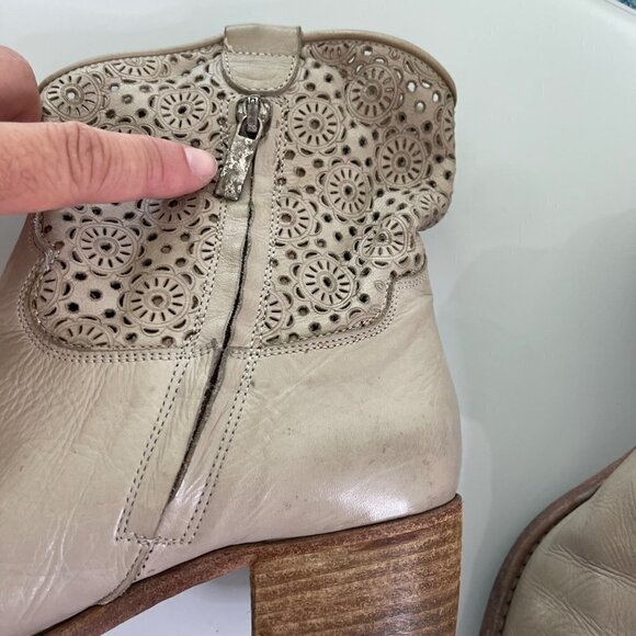 Via Maestra Vintage Womens Boots Size 39 Beige Perforated Leather Made In Italy - Picture 15 of 16